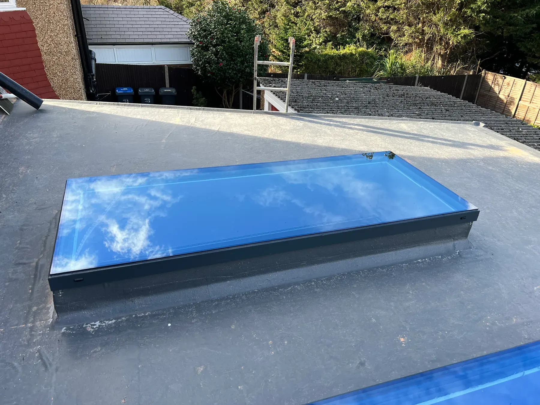 Frameless slim rooflight