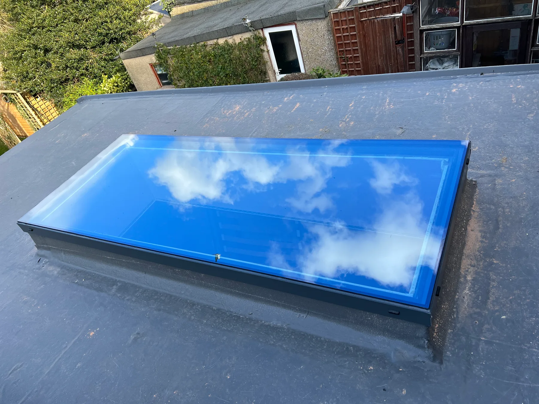 Concealed-frame rooflight, single glazed pane
